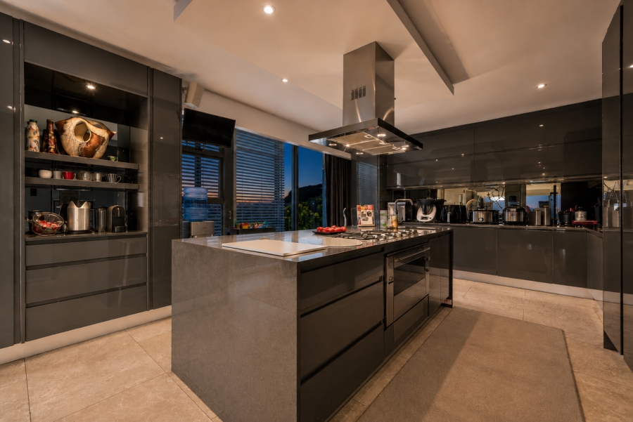 3 Bedroom Property for Sale in Sea Point Western Cape